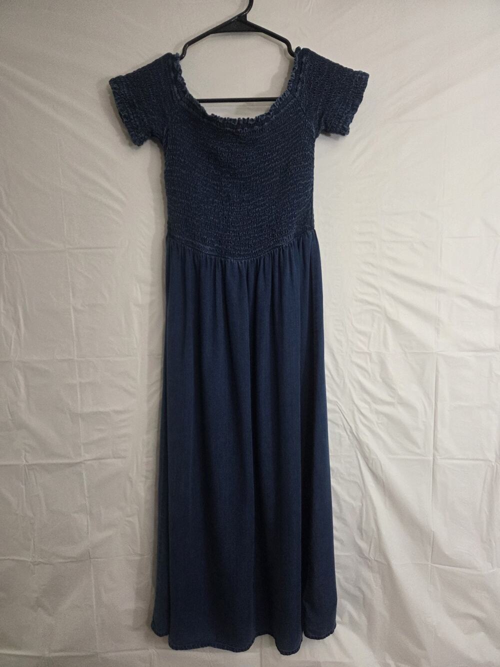 Old Navy Chambray Midi Dress Size XS Smocked Milkmaid Lightweight Stretchy